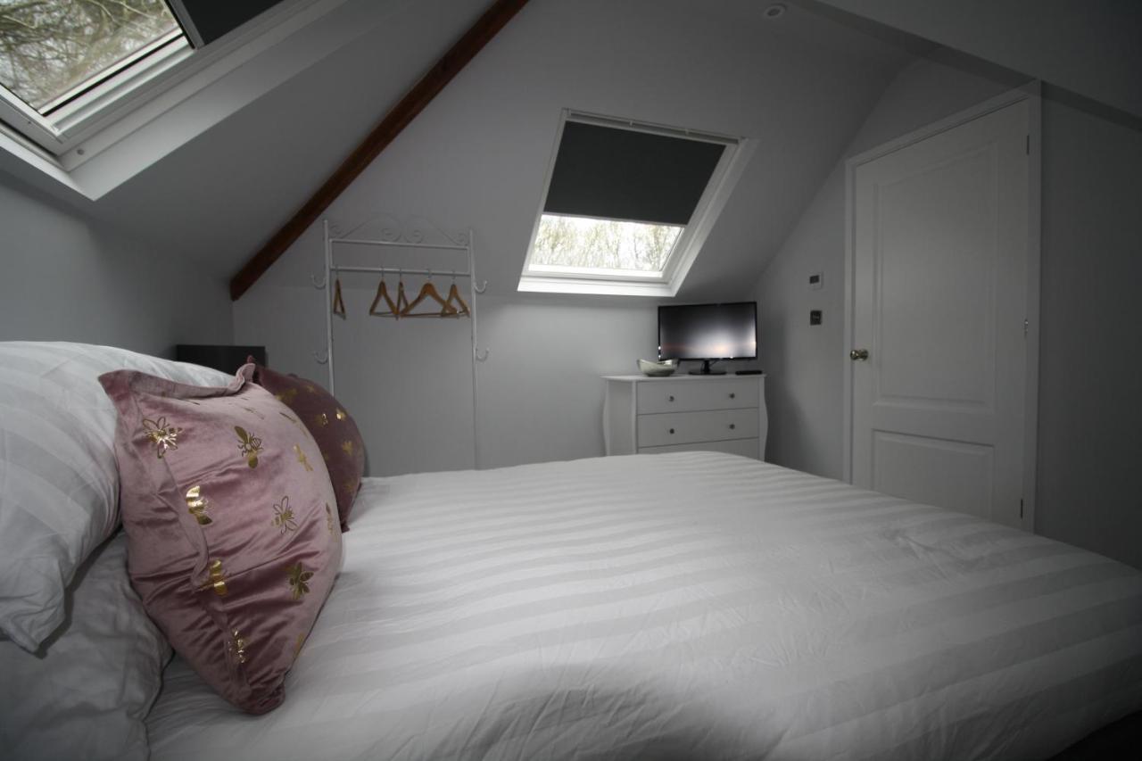 Ryefield Cottage - Luxurious Self-Catered Holiday Cottage With A Log Burner Chichester Exterior photo