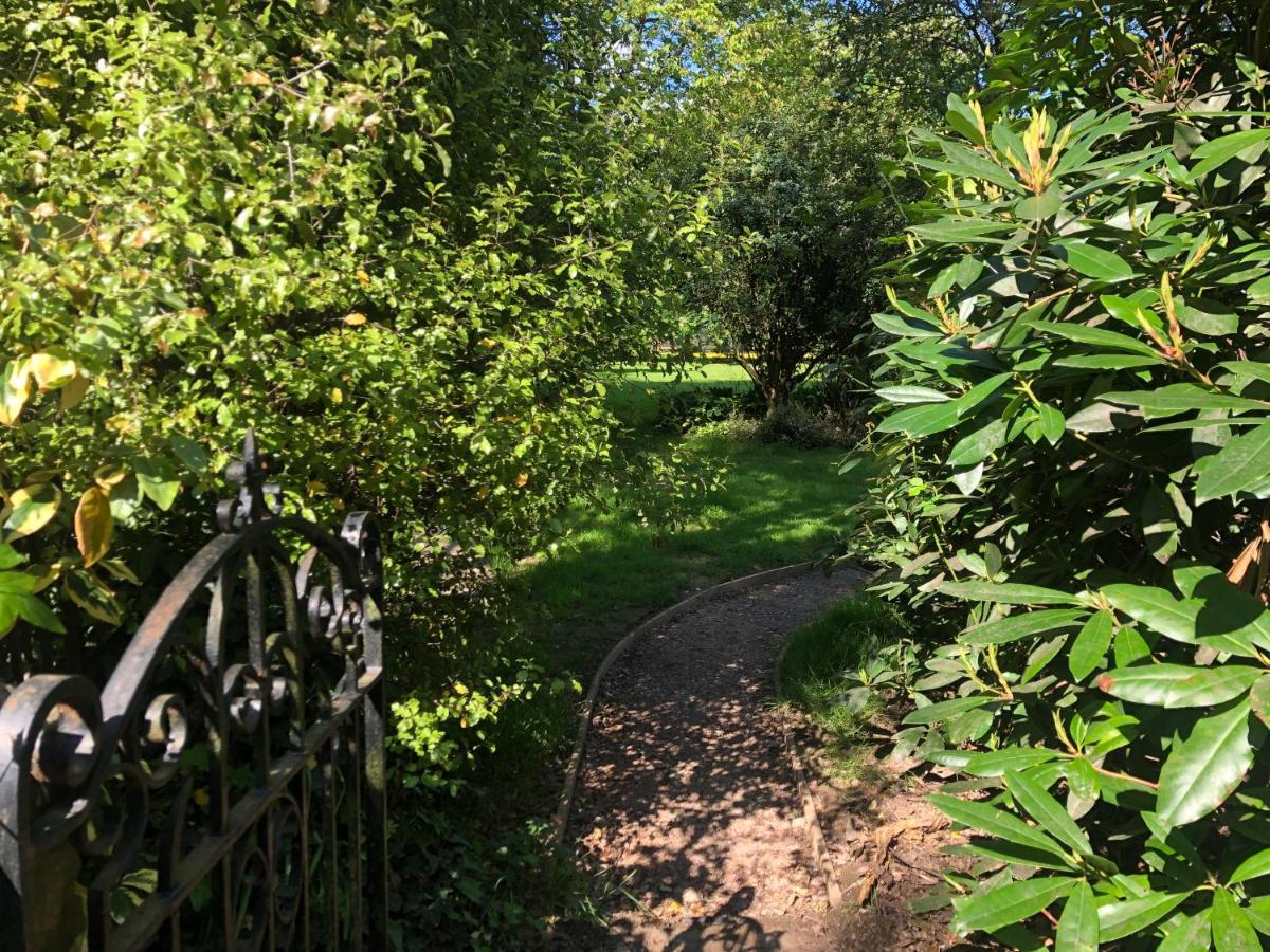 Ryefield Cottage - Luxurious Self-Catered Holiday Cottage With A Log Burner Chichester Exterior photo